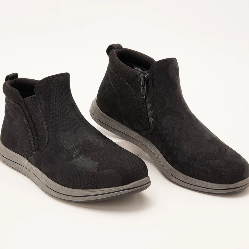 NWOT CLARKS Cloudsteppers Casual Booties- Black/Camo-10 Womens